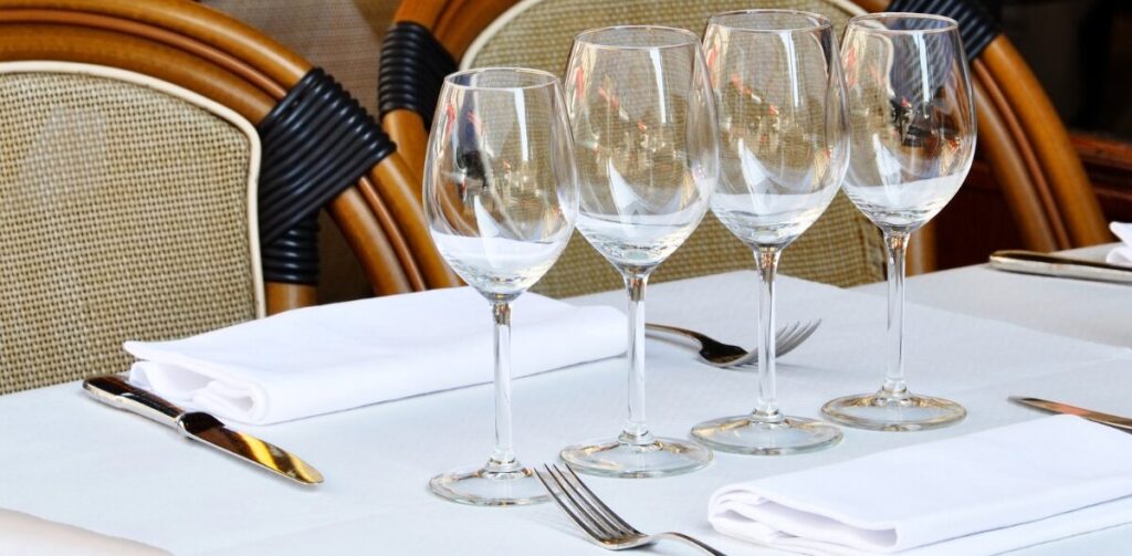 découvrez notre guide complet des restaurants au mans, offrant une sélection des meilleures adresses pour déguster une cuisine locale et internationale. que vous recherchiez un bistro traditionnel, une brasserie moderne ou une ambiance conviviale, notre guide vous aidera à choisir le restaurant idéal pour votre prochain repas.