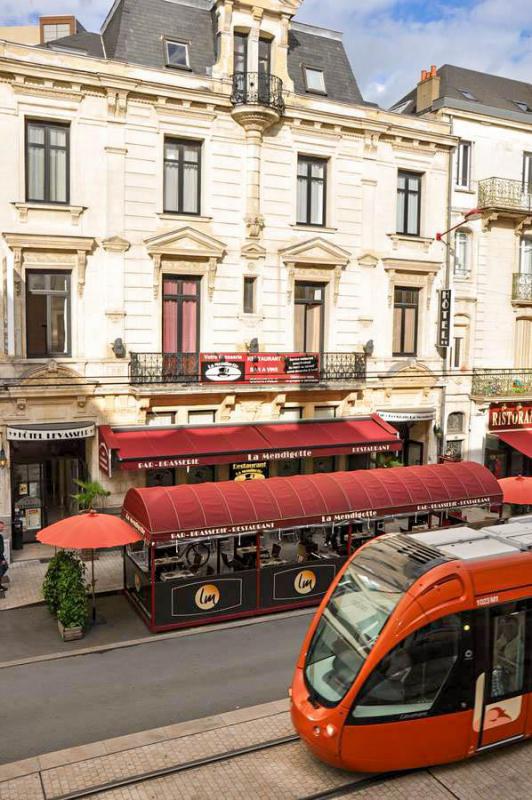 découvrez le meilleur des restaurants au mans avec notre guide complet. que vous soyez à la recherche de cuisine française traditionnelle, de spécialités locales ou de gastronomies du monde, trouvez des adresses incontournables et des recommandations pour savourer vos repas dans cette magnifique ville.