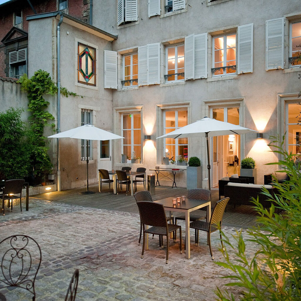 découvrez notre guide complet des meilleurs restaurants à metz ! que vous soyez à la recherche de spécialités locales, de cuisine internationale ou de l'ambiance parfaite pour une soirée, notre sélection vous aidera à savourer chaque moment dans cette ville pleine de saveurs.