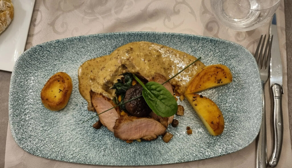 découvrez notre sélection des meilleurs restaurants au mans, où vous pourrez savourer des plats délicieux dans une ambiance conviviale. que vous soyez à la recherche de cuisine traditionnelle, de spécialités locales ou de nouvelles expériences gastronomiques, trouvez l'endroit parfait pour vos repas.