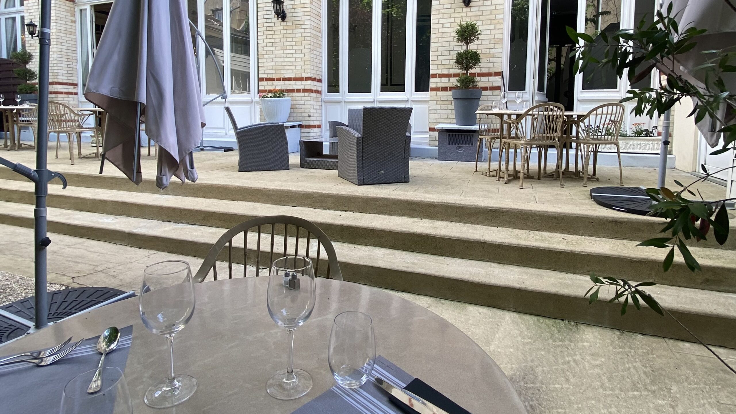 découvrez un restaurant atypique au mans, où l'innovation culinaire se mêle à une ambiance unique. savourez des plats élaborés à partir de produits locaux dans un cadre original qui saura séduire vos sens.
