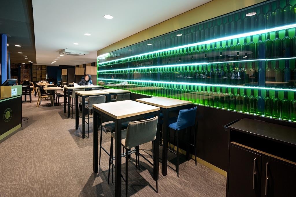 découvrez un restaurant unique au mans, où chaque plat est une célébration de la gastronomie. savourez des créations culinaires originales dans une ambiance chaleureuse et conviviale. réservez votre table pour une expérience gastronomique inoubliable.