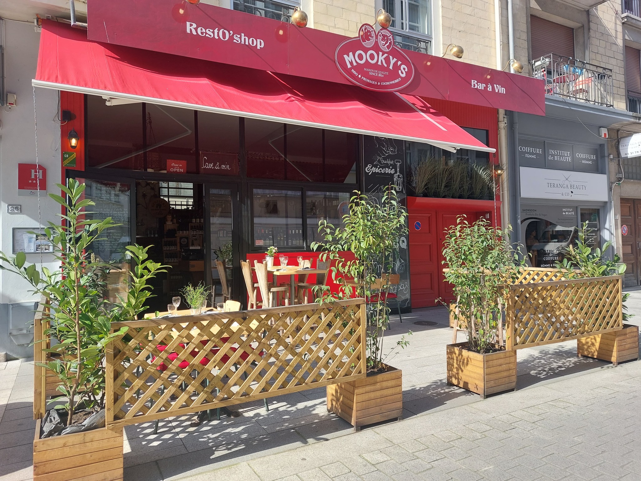 découvrez les meilleurs restaurants à caen, offrant une variété de cuisines locales et internationales. que vous cherchiez une ambiance décontractée ou un cadre raffiné, notre sélection vous guidera vers des expériences culinaires inoubliables dans la belle ville de caen.