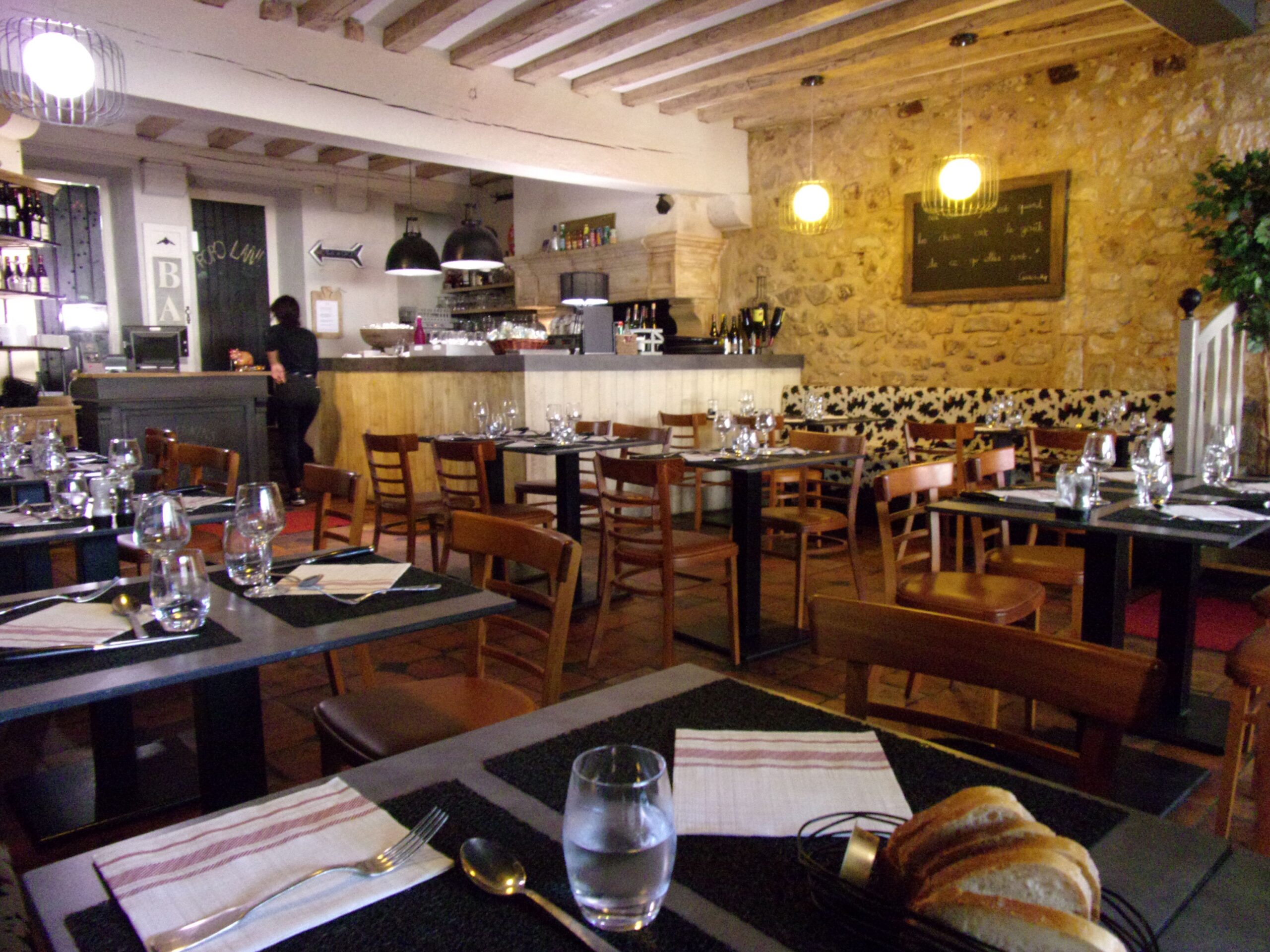 découvrez les meilleurs restaurants au mans, offrant une variété de cuisines allant des spécialités locales aux plats internationaux. que vous recherchiez une ambiance conviviale ou une expérience gastronomique raffinée, trouvez l'endroit idéal pour savourer de délicieux repas en plein cœur de la ville.