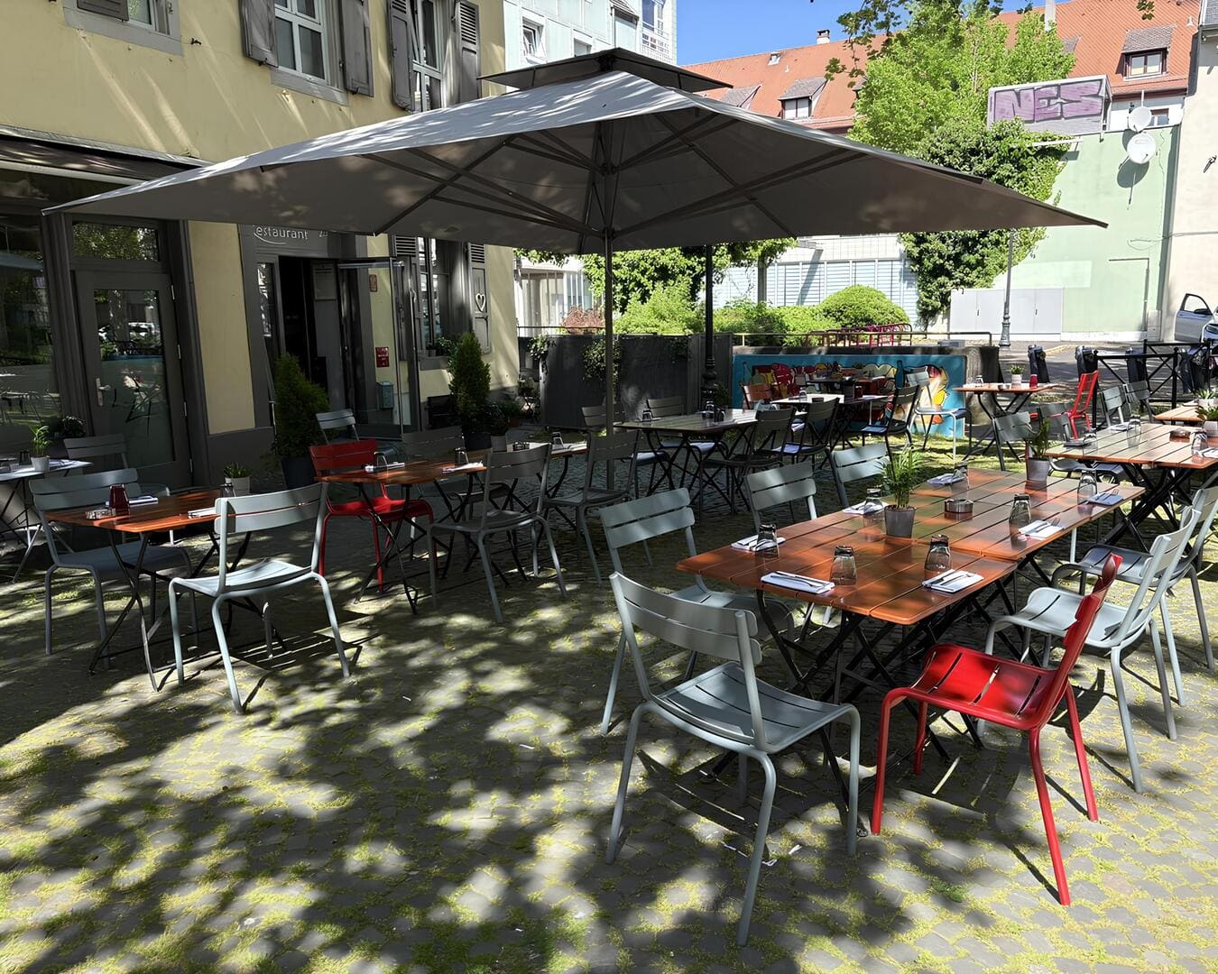 découvrez les meilleurs restaurants à mulhouse, où tradition et modernité se rencontrent. savourez une cuisine variée dans des établissements chaleureux et accueillants. que vous soyez amateur de gastronomie française, de spécialités locales ou de tendances culinaires internationales, mulhouse a tout pour ravir vos papilles.