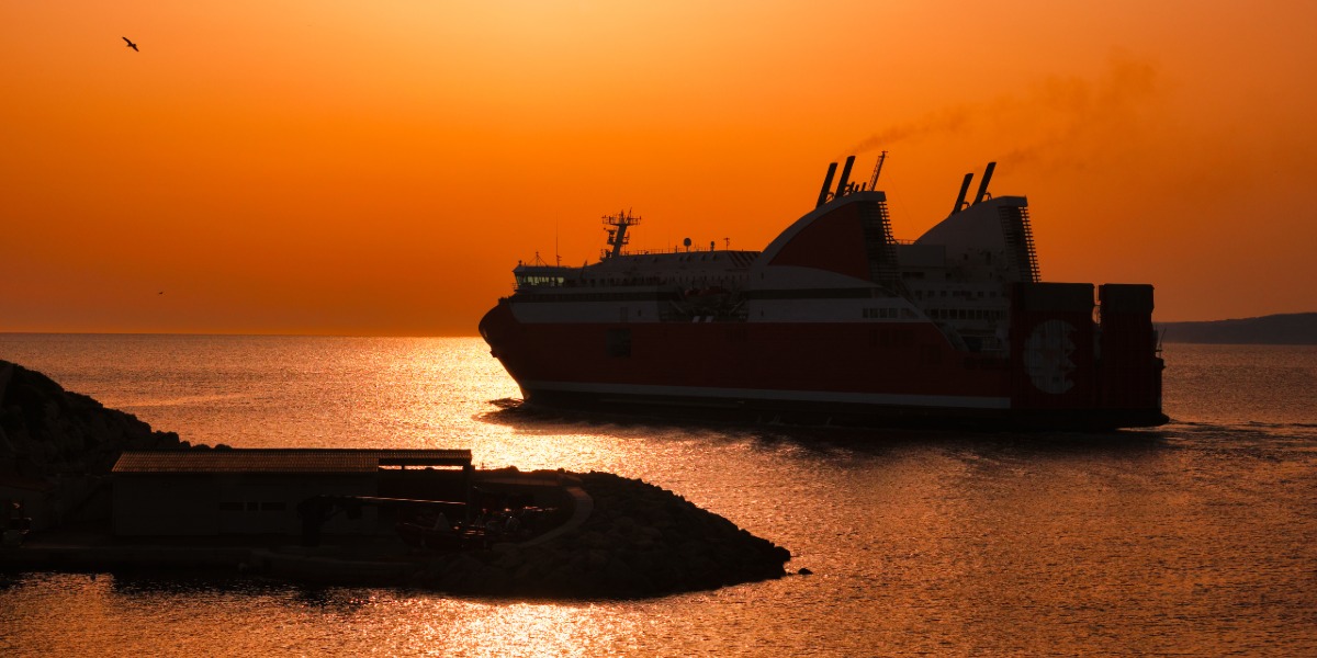 réservez votre traversée en ferry entre la france et le maroc pour une aventure inoubliable. profitez de traversées confortables, de services à bord de qualité et découvrez la beauté des paysages marocains à votre arrivée. idéal pour les familles, les amis ou les aventuriers en solo, notre service de ferry vous garantit un voyage agréable et mémorable.