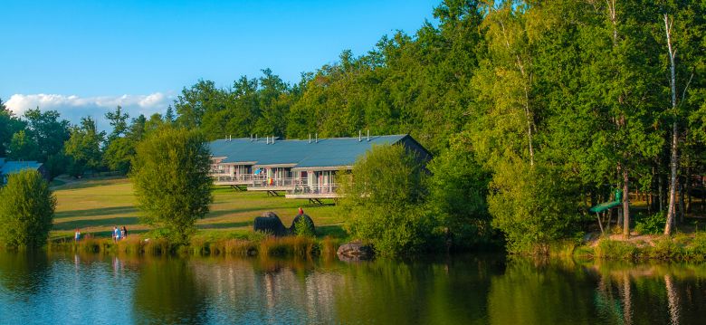 découvrez notre village vacances en dordogne, un havre de paix au cœur de la nature, où vous pourrez profiter d'activités familiales, de paysages pittoresques et de la gastronomie locale. idéal pour des vacances ressourçantes et inoubliables.
